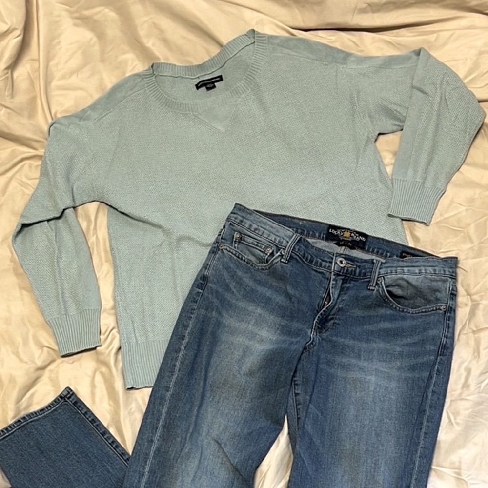 AEO light green sweater size M